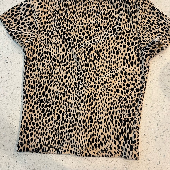 Leopard Crop T-shirt. - Picture 7 of 8